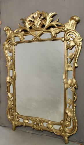 Miroirs, Trumeaux  - Miroir à parecloses à décor de raisins