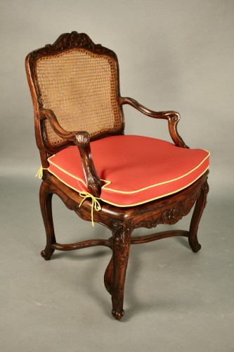 XVIIIe siècle - Paire de fauteuils cannés d'époque Régence