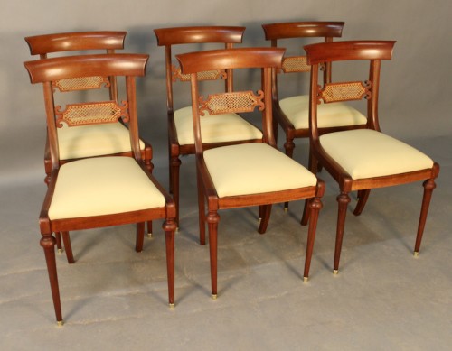 Suite de 6 chaises en acajou de la marque Pierrefeu