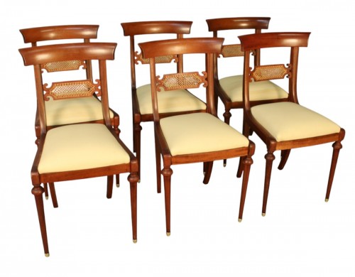 Suite de 6 chaises en acajou de la marque Pierrefeu