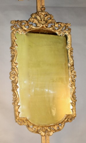 XVIIIe siècle - Miroir provençal en bois doré  XVIIIe