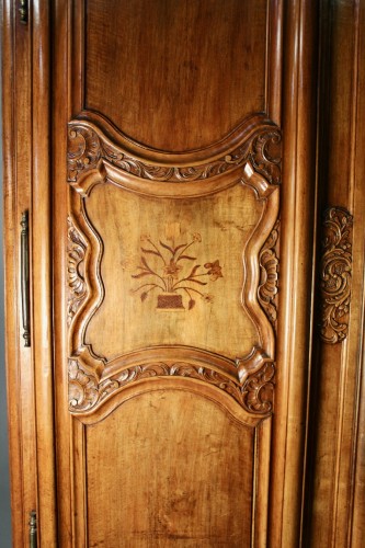 Lyon walnut cabinet from the 18th century - 