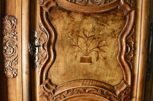 18th century - Lyon walnut cabinet from the 18th century