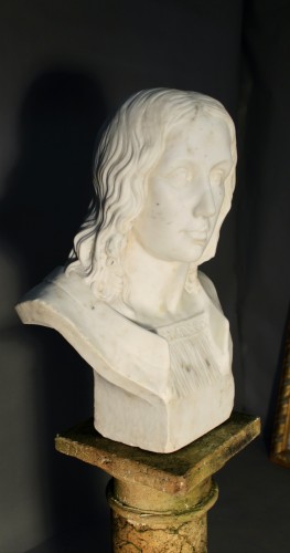 XIXe siècle - Buste de femme en marbre blanc