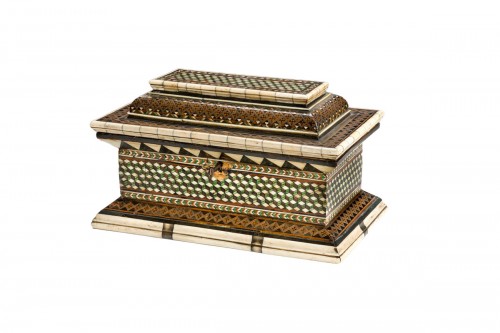 Coffret de forme rectangulaire en marqueterie d'os et de corne teinté, ateliers Embriachi XVe siècle