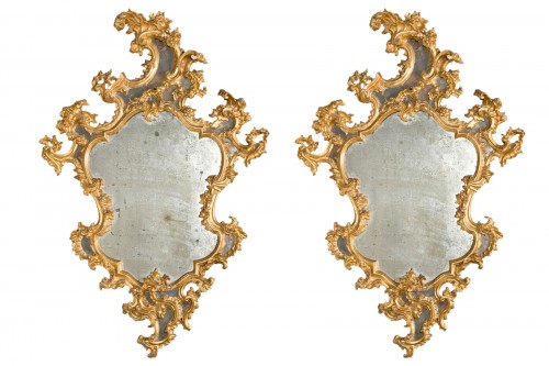 Paire de miroirs Vénitiens en bois doré XVIIIe