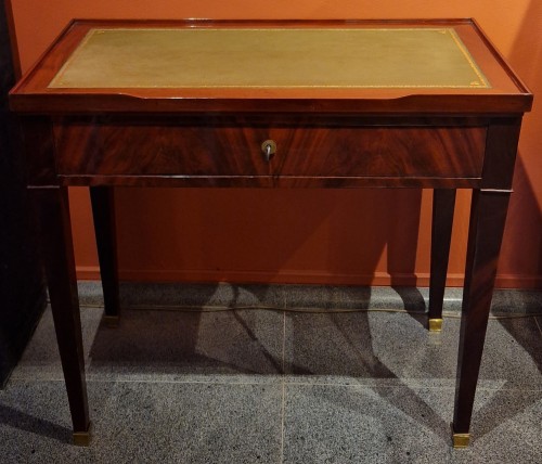 Small desk table for various uses, in mahogany - Furniture Style 