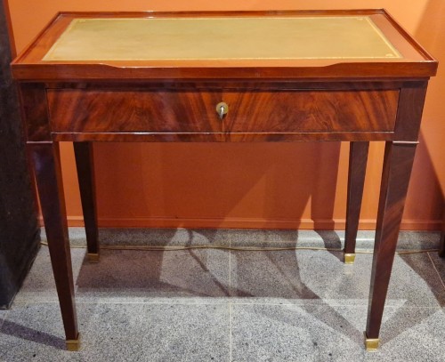 Antiquités - Small desk table for various uses, in mahogany