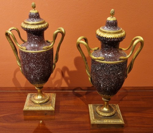 Objet de décoration Cassolettes, coupe et vase - Paire de vases d'époque Louis XVI en porphyre d'Egypte