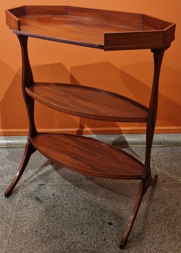 Mahogany &quot;table vide poche&quot;. - 