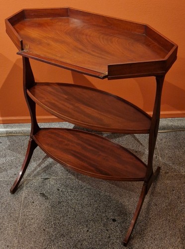 18th century - Mahogany &quot;table vide poche&quot;.