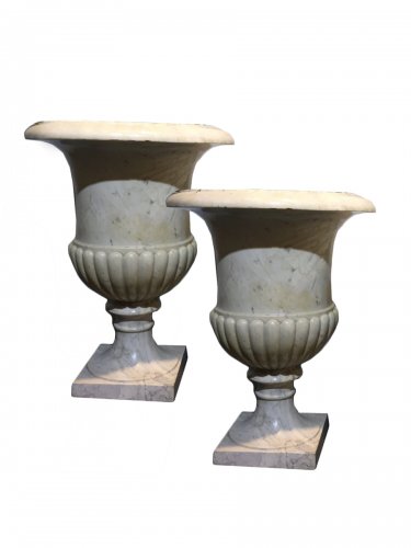 Pair of large "Medicis" vases in Carrara marble.