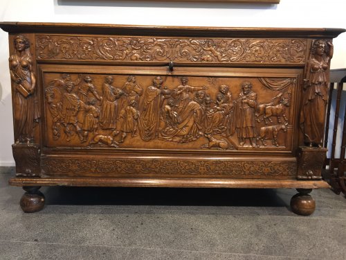 A late 17th century walnut chest - Furniture Style 