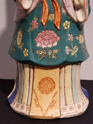 Statue chinoise en porcelaine émaillée fin XIXe siècle - Céramiques, Porcelaines Style 