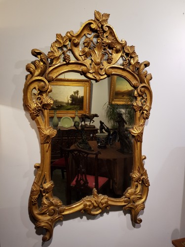 XVIIIe siècle - Miroir en bois doré