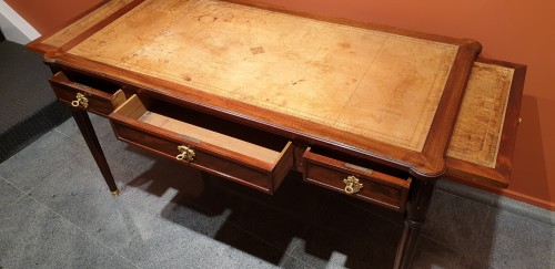 XVIIIe siècle - Bureau plat Louis XVI