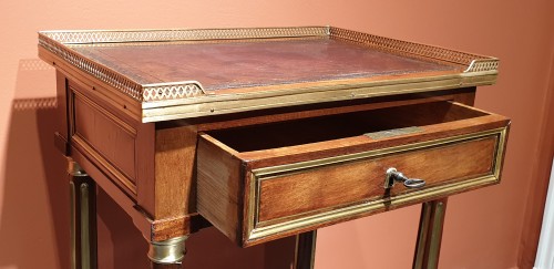 Antiquités - Petite table Louis XVI
