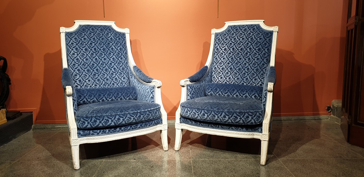 Pair of Louis XVI Bergeres – KRB