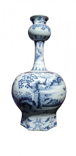 Late 17th century Delftware vase