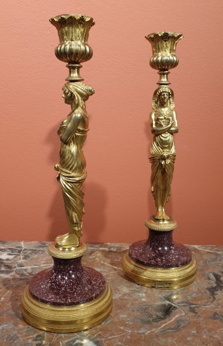 Lighting  - Pair of candlesticks in gilt bronze and porphyry