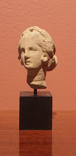 Antiquités - Hellenistic terra-cotta head of a woman 