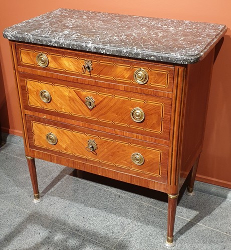 Mobilier Commode - Commode Louis XVI estampillée de Jean-Andre Artzt (1750-1816)