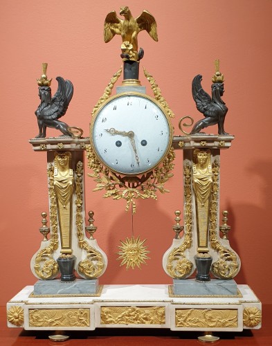 Pendule portique, Paris fin XVIIIe siècle - Horlogerie Style 