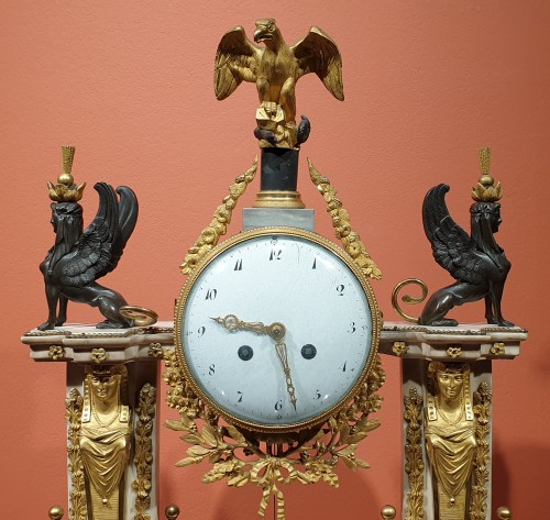 Pendule portique, Paris fin XVIIIe siècle - 