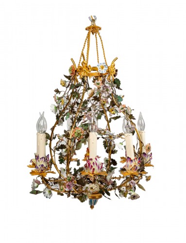 A chandelier decorated with porcelain