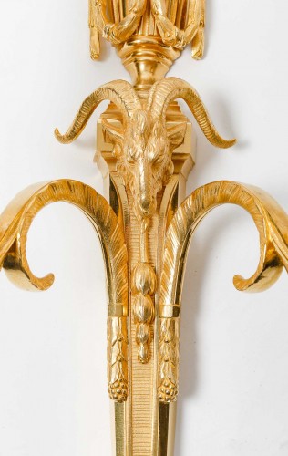 Luminaires Appliques - Suite de sept appliques de style Louis XVI en bronze doré