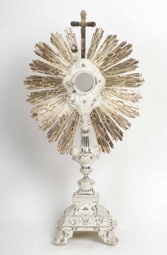 Antiquités - A Monstrance.