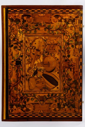 - Cabinet en marqueterie, travail d'Augsbourg du XVIIe siècle