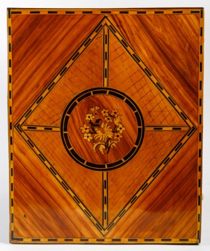 Antiquités - Cabinet en marqueterie, travail d'Augsbourg du XVIIe siècle
