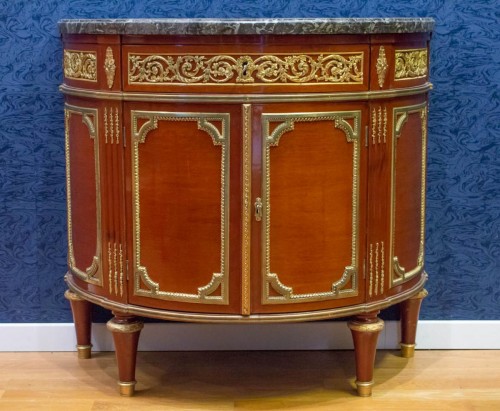 19th century - A Louis XVI-style half-moon sideboard, dating from the late 18th early 19th century. 