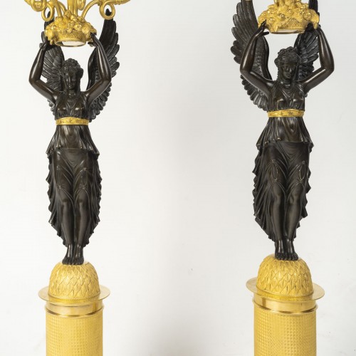 Luminaires Bougeoirs et Chandeliers - Grande paire de candélabre en bronze doré et patiné, d'époque Empire