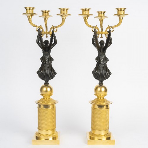 Luminaires Bougeoirs et Chandeliers - Paire de candélabre en bronze doré et patiné, d'époque Empire
