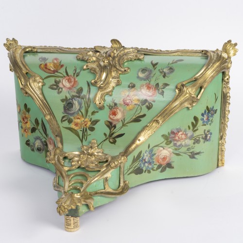 XVIIIe siècle - Cartel d'applique en bronze à décor floral, d'époque Louis XV