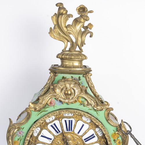 Antiquités - Cartel d'applique en bronze à décor floral, d'époque Louis XV