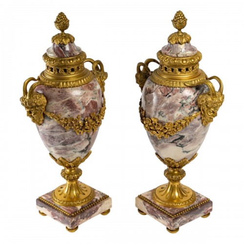Paire de cassolettes en marbre et bronze doré, d'époque Napoléon III
