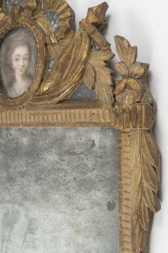 Gilded wooden pediment mirror, Louis XVI period - 