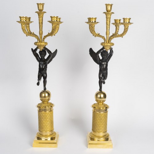 Luminaires Bougeoirs et Chandeliers - Grande paire de candélabres d'époque Empire en bronze doré et patiné