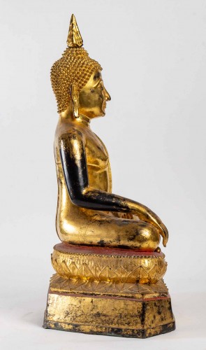 A gilt lacquered bronze Buddha - 