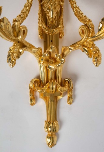 XIXe siècle - Paire d'appliques en bronze ciselé et doré