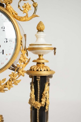 Antiquités - A Louis XVI portico clock