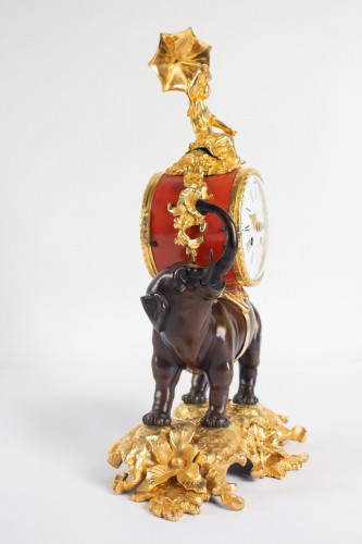 19th century - A gilt bronze clock &quot;à l&#039;éléphant&quot;.