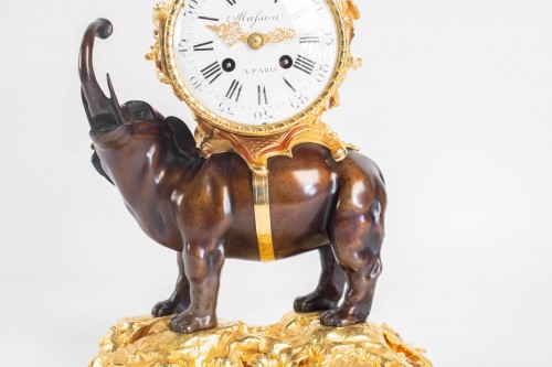 A gilt bronze clock &quot;à l&#039;éléphant&quot;. - 