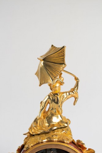 Antiquités - A gilt bronze clock &quot;à l&#039;éléphant&quot;.