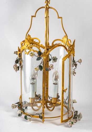 Antiquités - A Louis XV style lantern decorated with porcelain flowers