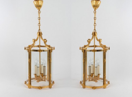 A Pair of bronze lanterns - 