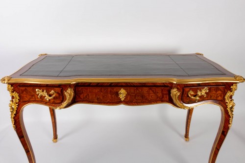 XIXe siècle - Bureau en placage de bois de violette, amarante et bois de rose du 19e siècle